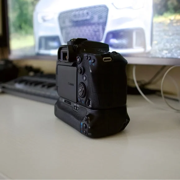 Canon 90D With Battery Grip, SmallRig Cage EF-S 18-55 Lens